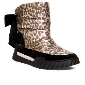 IN BOX, worn once, Kate Spade, SIZE 9